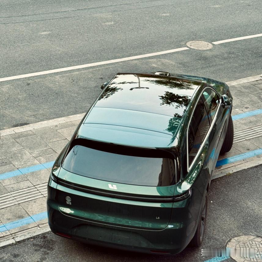 放弃了燃油车，花279800提了一台理想L6的max版本，提车15天，2000公