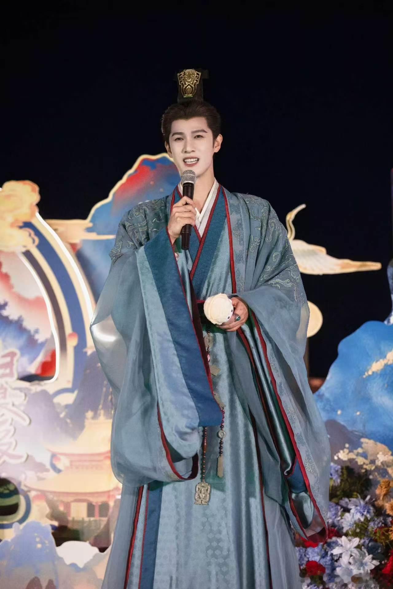 李昀锐战损的神又杀回来了李昀锐把宇文良辰演活了，那种眼含热泪还要战斗的样子，我直