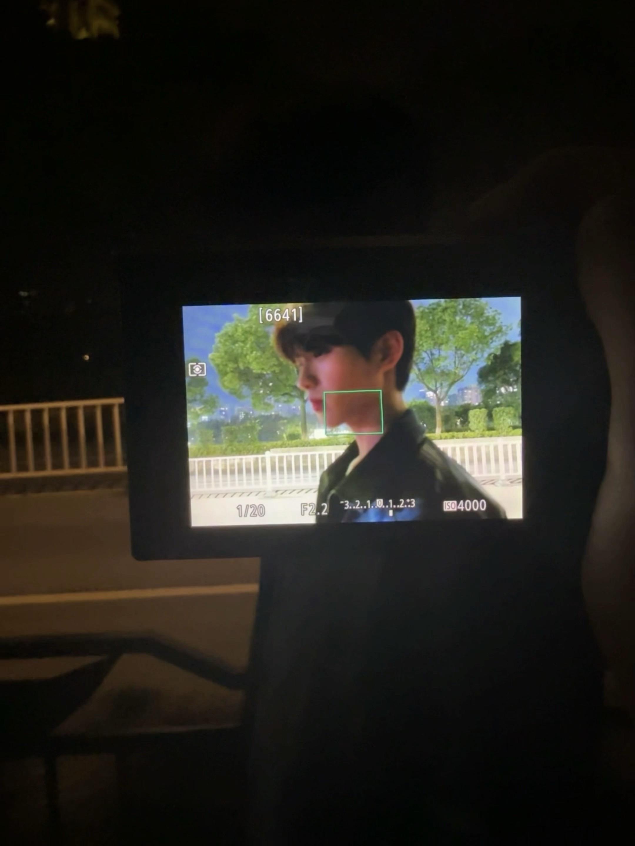终有一天 我心底的雨季会消失。