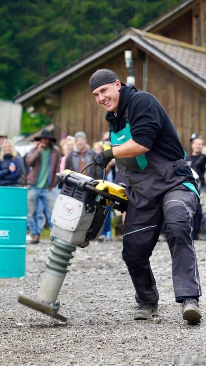 米兰冬奥首位三金王诞生统治赛场！瑞士高山滑雪选手冯-阿尔门，夺得了高山滑雪男子超