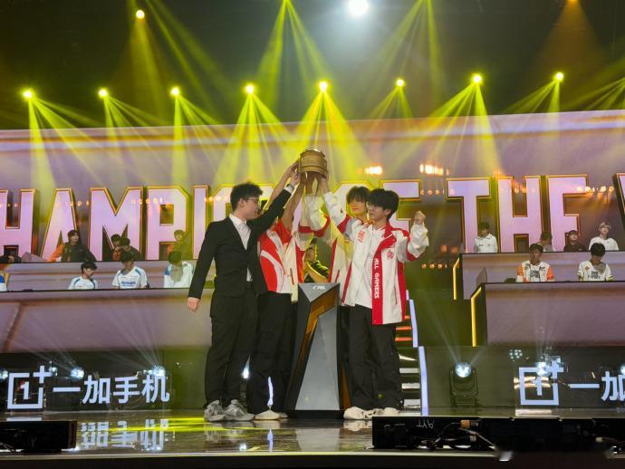 AG蝉联周冠 一周前AG拿下首冠，有人觉得是运气，一周后他们直接用蝉联证明，这就