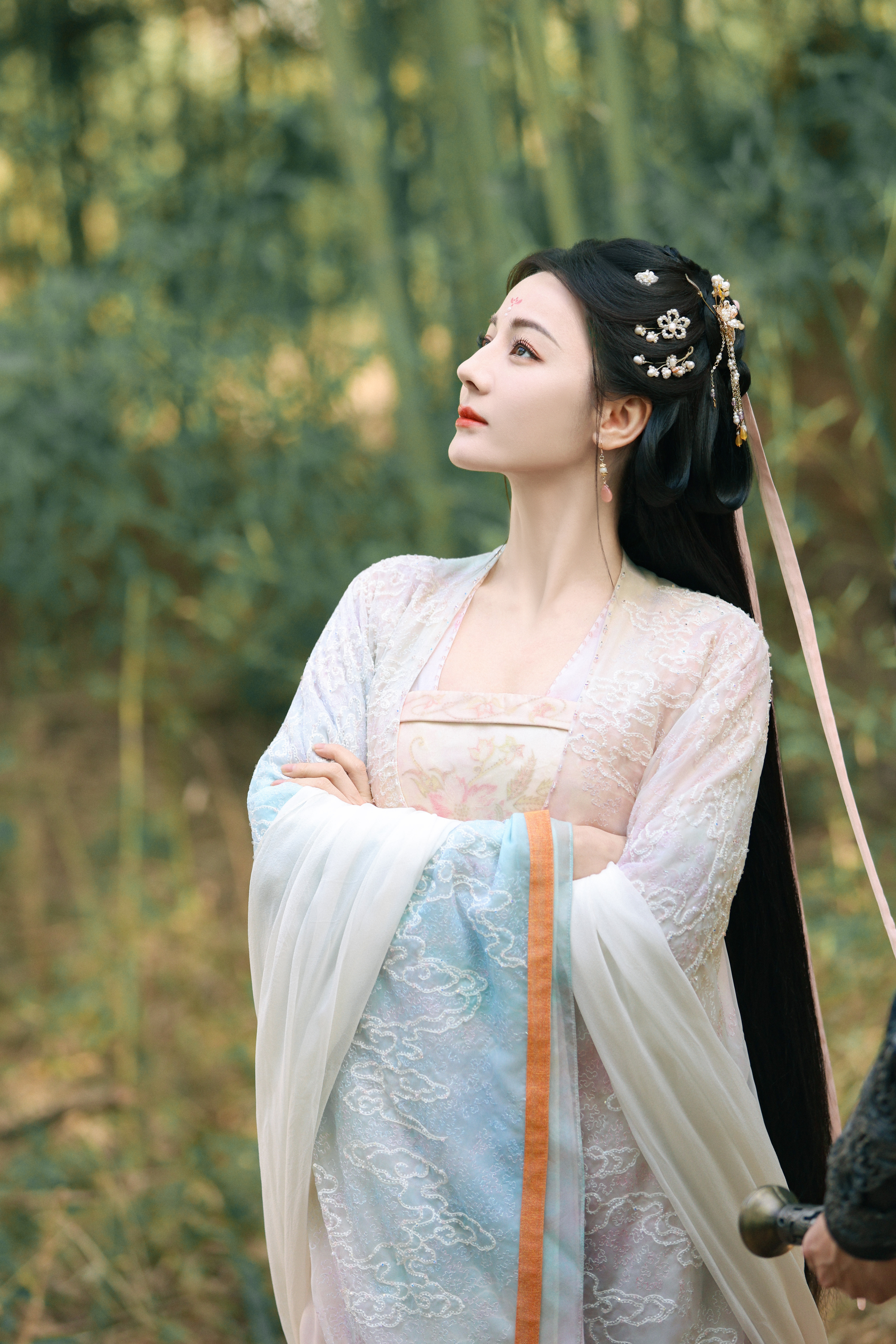 迪丽热巴采访被拒绝会替对方解释迪丽热巴在复制粘贴的时代，你是手写的诗
