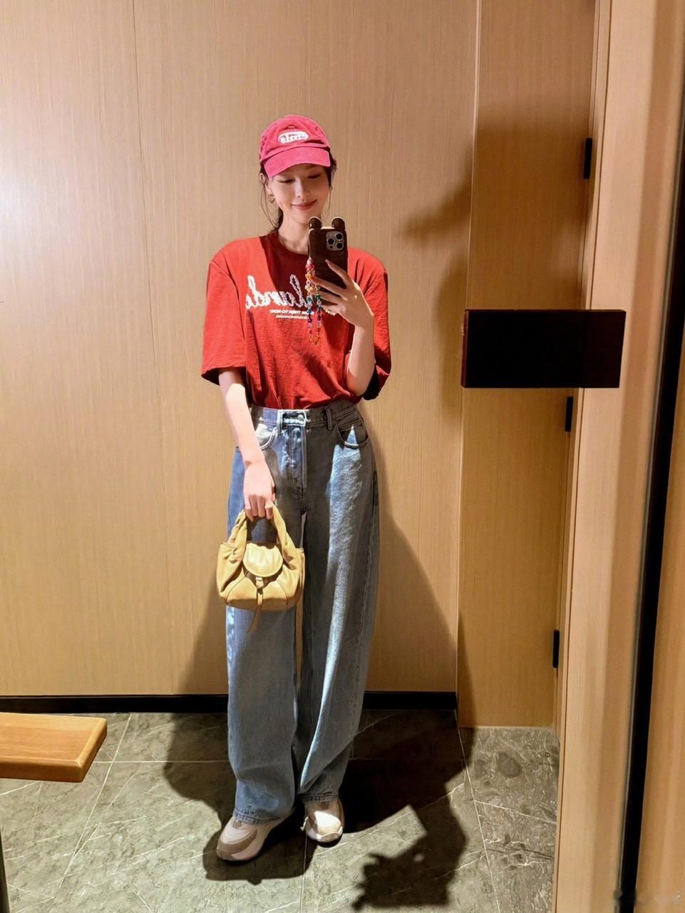 娱乐[超话]唐嫣红t造型唐嫣拍自己 ​​aaaa这套太美啦 ​​​