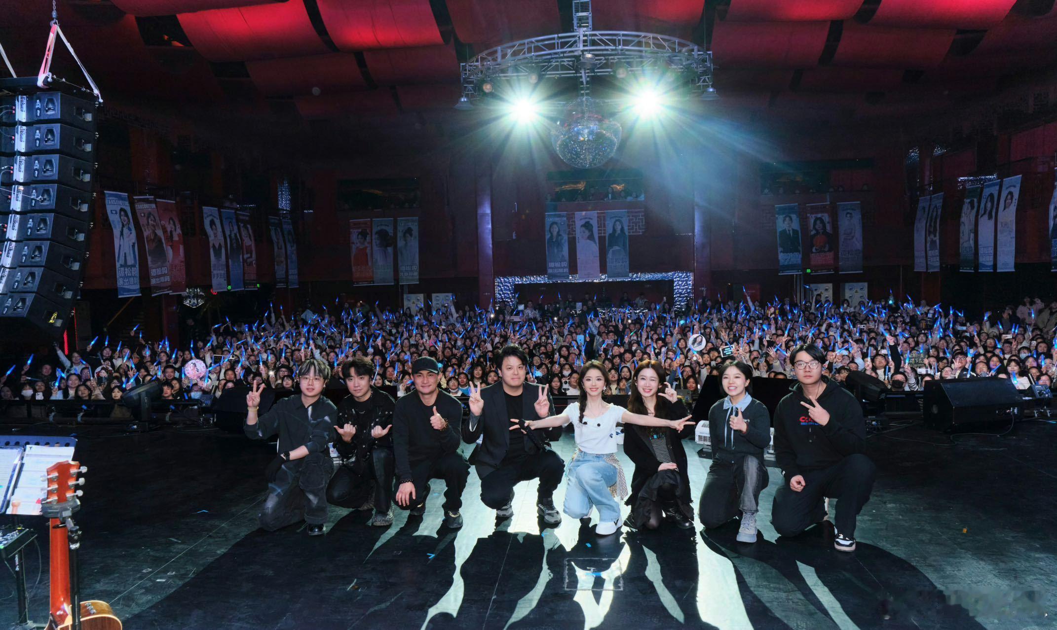 谭松韵 粉丝想要粉丝得到谁能不爱把粉丝放心上的谭松韵，精心准备美好回忆，还送上高