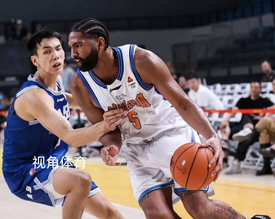 本赛季劳森的得分和篮板球全面下滑，在如今飞虎男篮内线空缺的情况下，劳森本应承担更