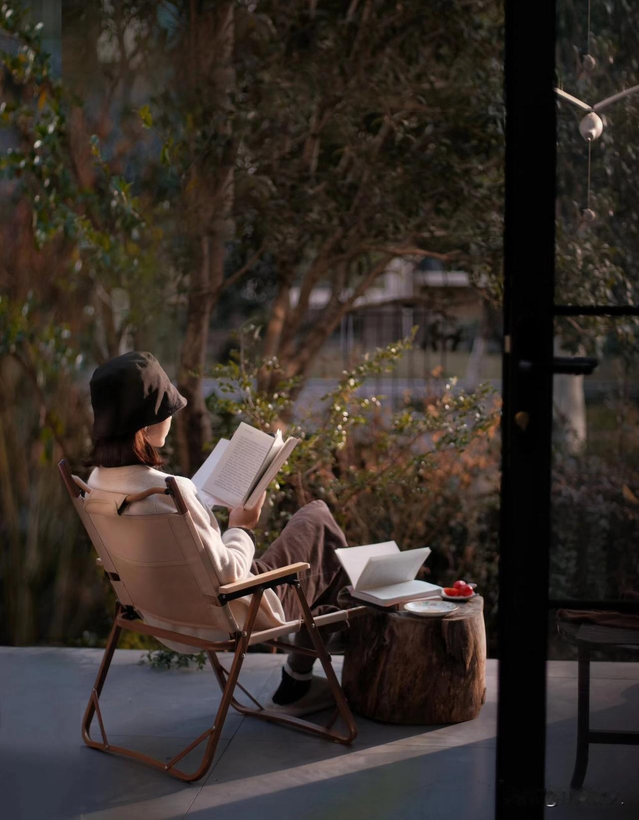 学会独处，习惯独处，享受独处，是一种生活境界，更是一种精神升华。想独处并不难，难