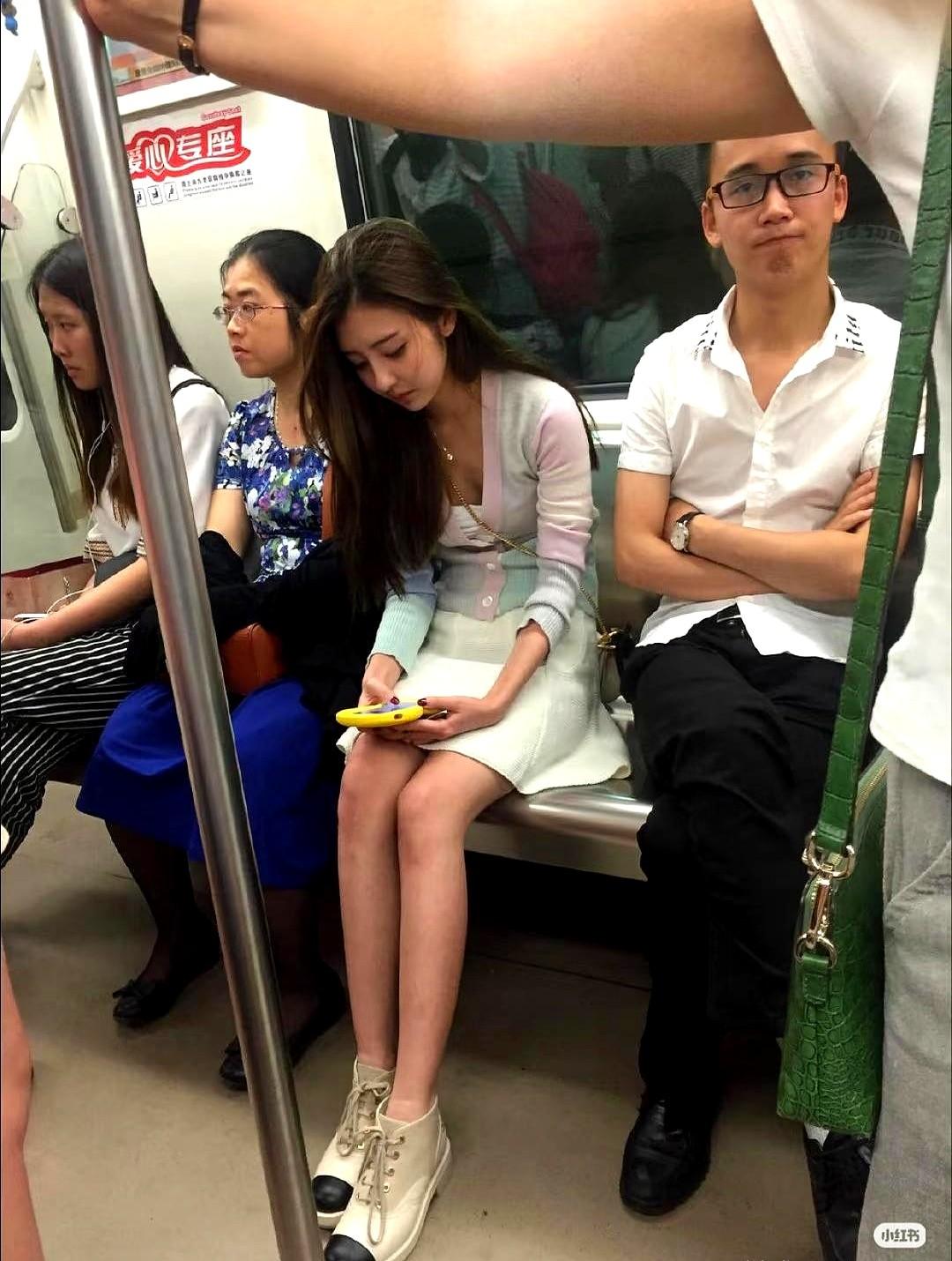 王思聪公认的最美前任，应该没人反对吧？

一张老照片最近又被翻出来了，直接全网刷