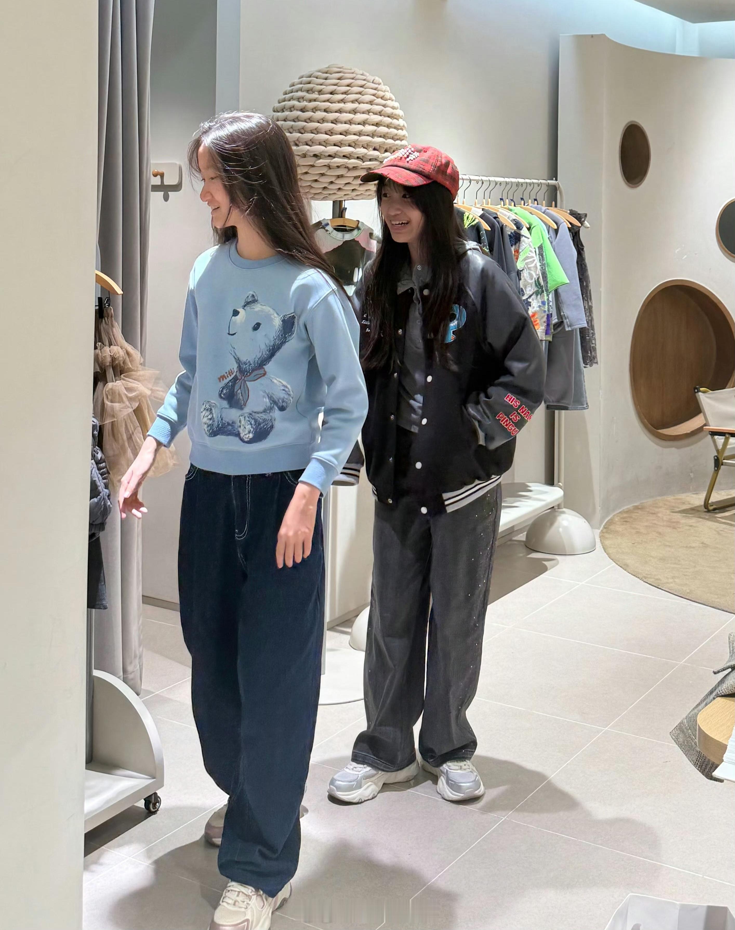 赵子琪有两个女儿赵子琪女儿都长这么大了 赵子琪居然有两个女儿，而且都长这么大了，