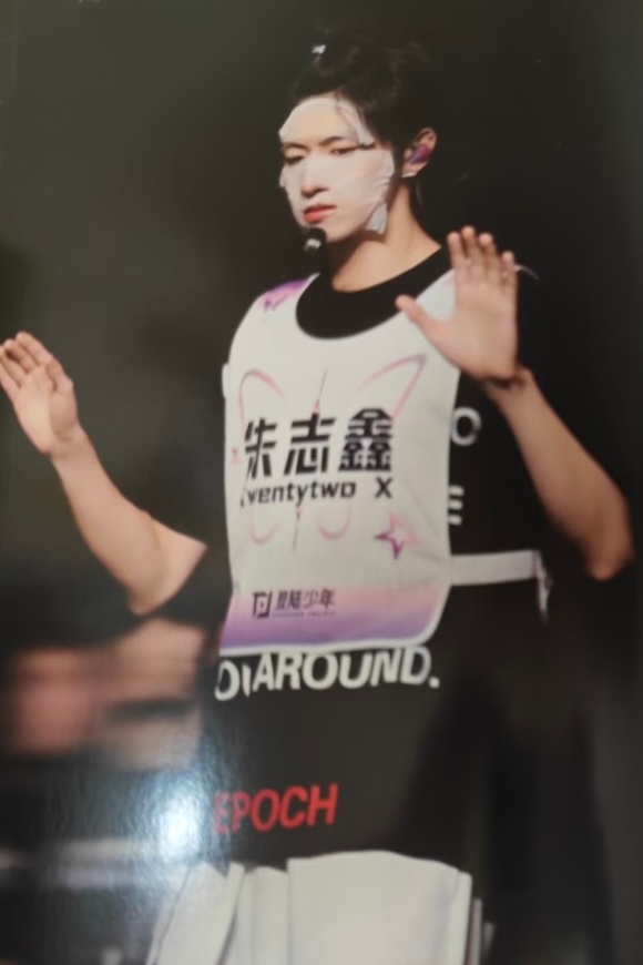 妹子敷面膜的时候会给自己扎小苹果头啊啊啊啊 