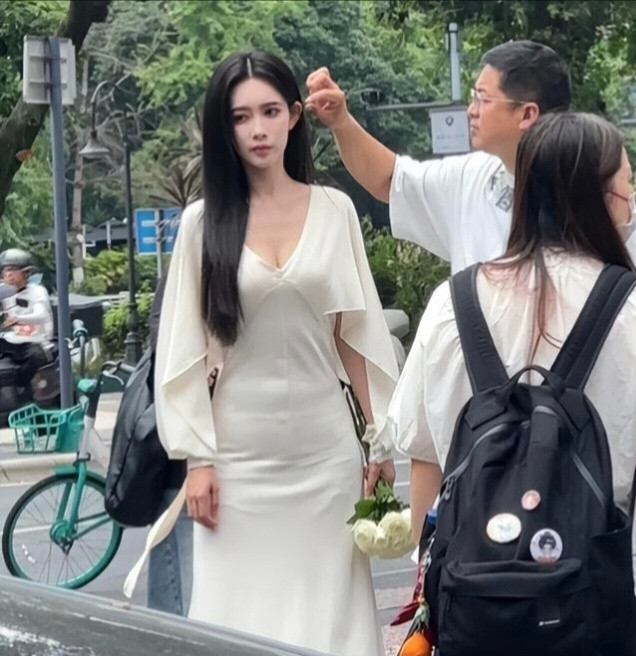 女明星上镜太拼了吧，孟子义瘦成皮包骨，镜头里看着却才刚刚好 