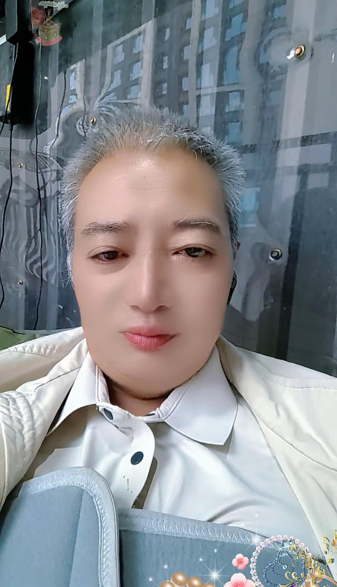 秋己至，天已凉，珍惜所有的不期而遇，看淡所有的得失，尽人事听天命，人生除去生死，