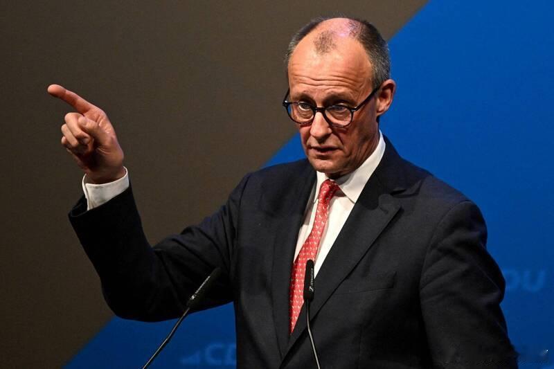 俄乌战争四周年，德国承诺继续援乌 默茨：乌克兰的命运与我们紧密相连海外新鲜事ai