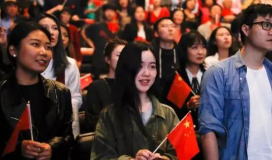 中国人容易被电诈盯上是有原因的，一位越南人告诉我：一个14亿人口的大国，几乎没黑