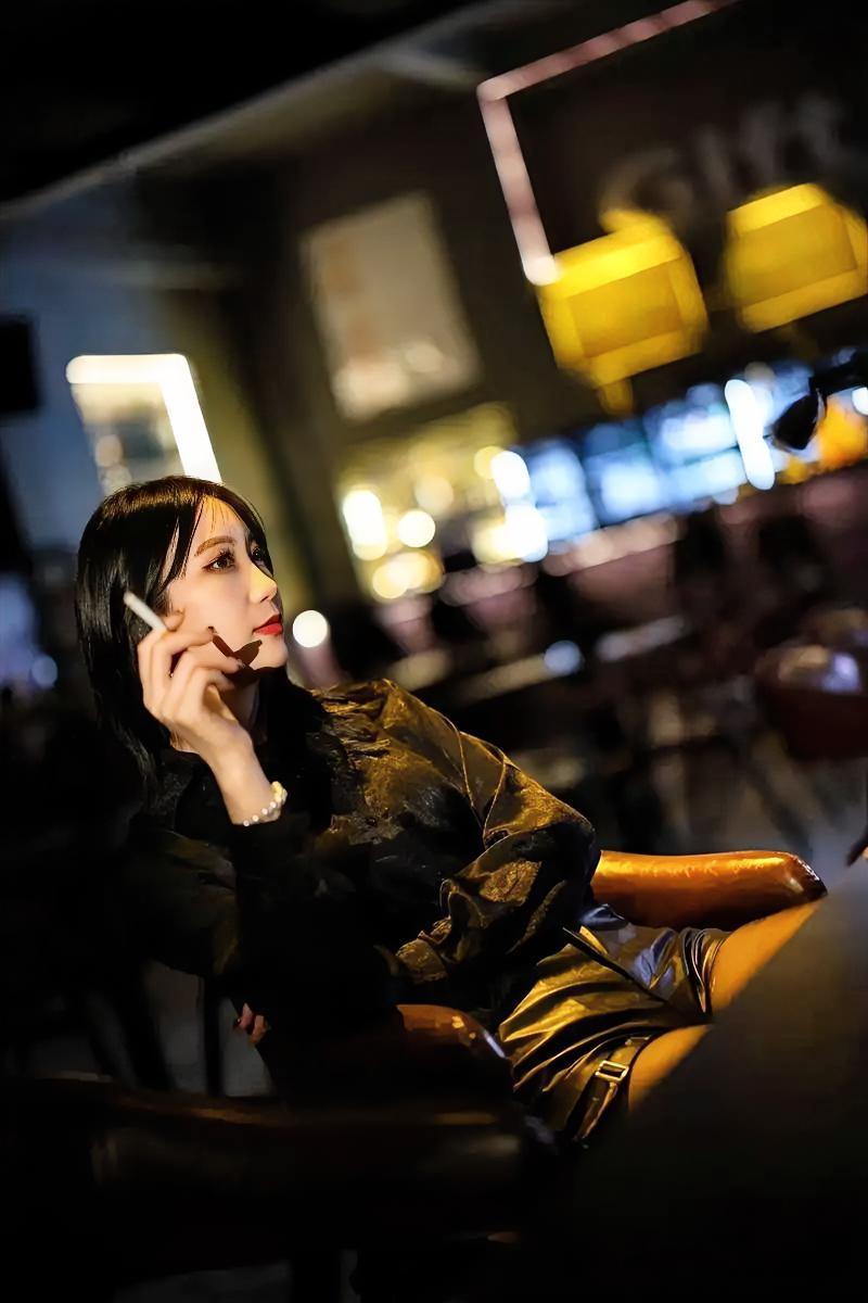 成年人
谁没经历过撑不下去的时刻？
加班的疲惫、
账单的焦虑、
努力无果的迷茫，