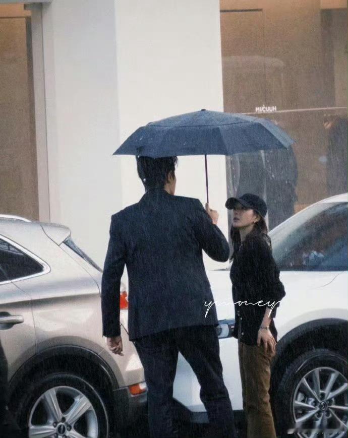 赵露思彭冠英同框图 体型差就是最好磕的 美女帅哥多演电视剧 对我眼睛有好处[爱慕
