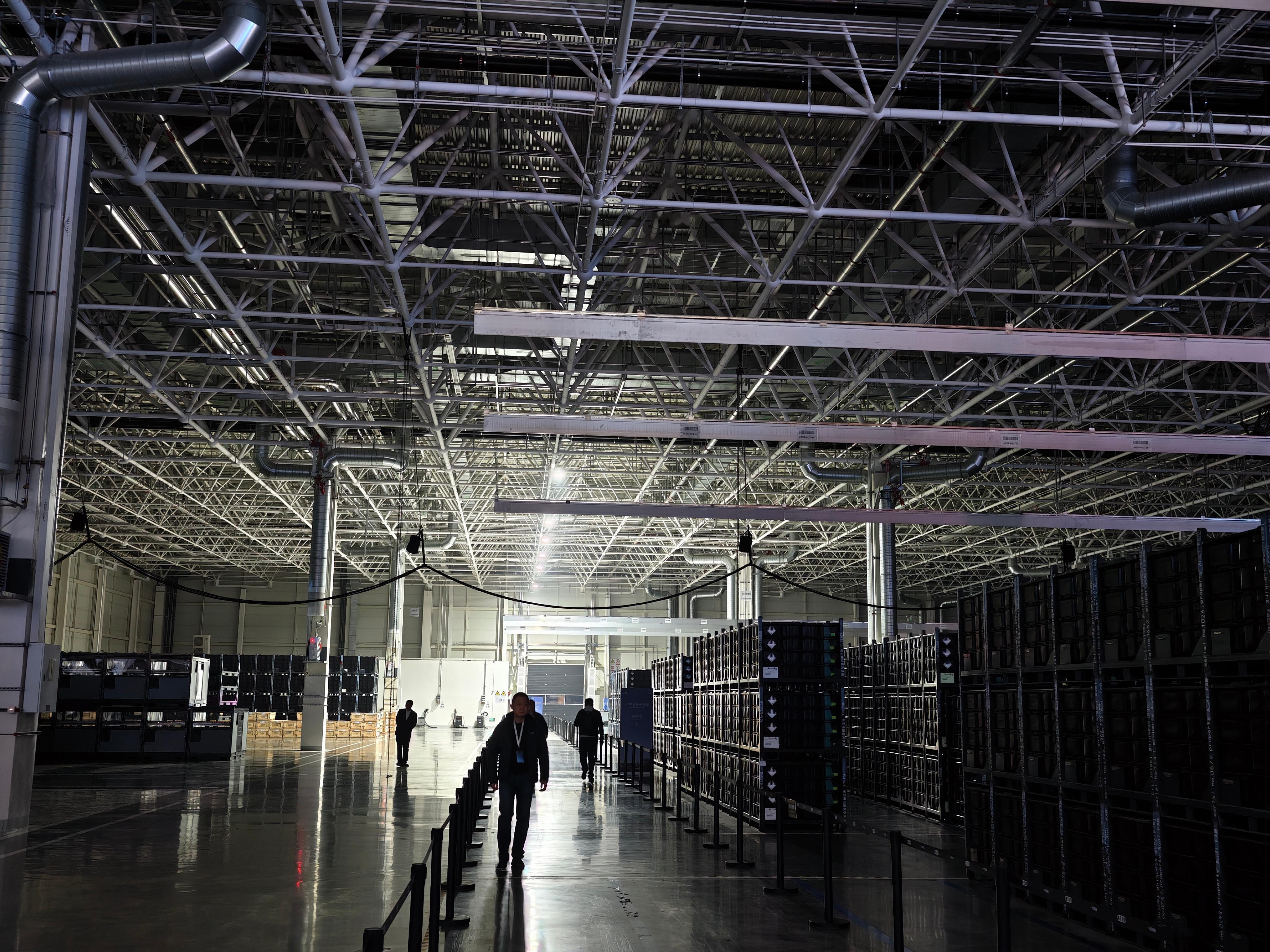 昨天奥迪发布会的后台布置。场地选在工厂内部，但是细节相当到位。电动智能技术是一回