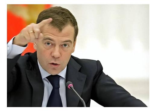 国际政治的戏台有时候比喜剧还荒诞。2026年初，美国总统特朗普正为几年前竞选时那