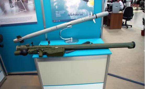 英媒：开战在即伊朗迎来强援，2500枚导弹在路上，找到大国当靠山，美军更不敢轻易