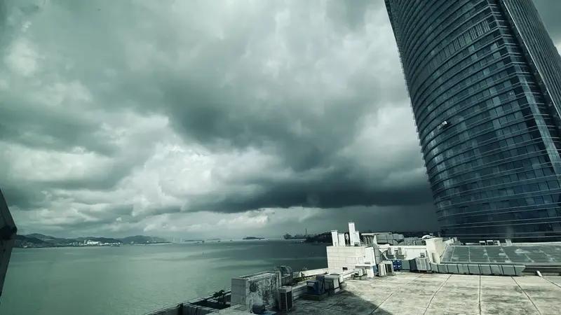 台风天的硬核操作：避孕套货架空了，不是为了那个，是为了这个！

我跟你们说，昨天