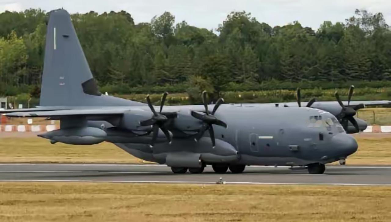 笑不活了！特朗普脸都被扇肿了！谁能想到，伊朗在打扫战场时，竟挖出了一个让美国彻底