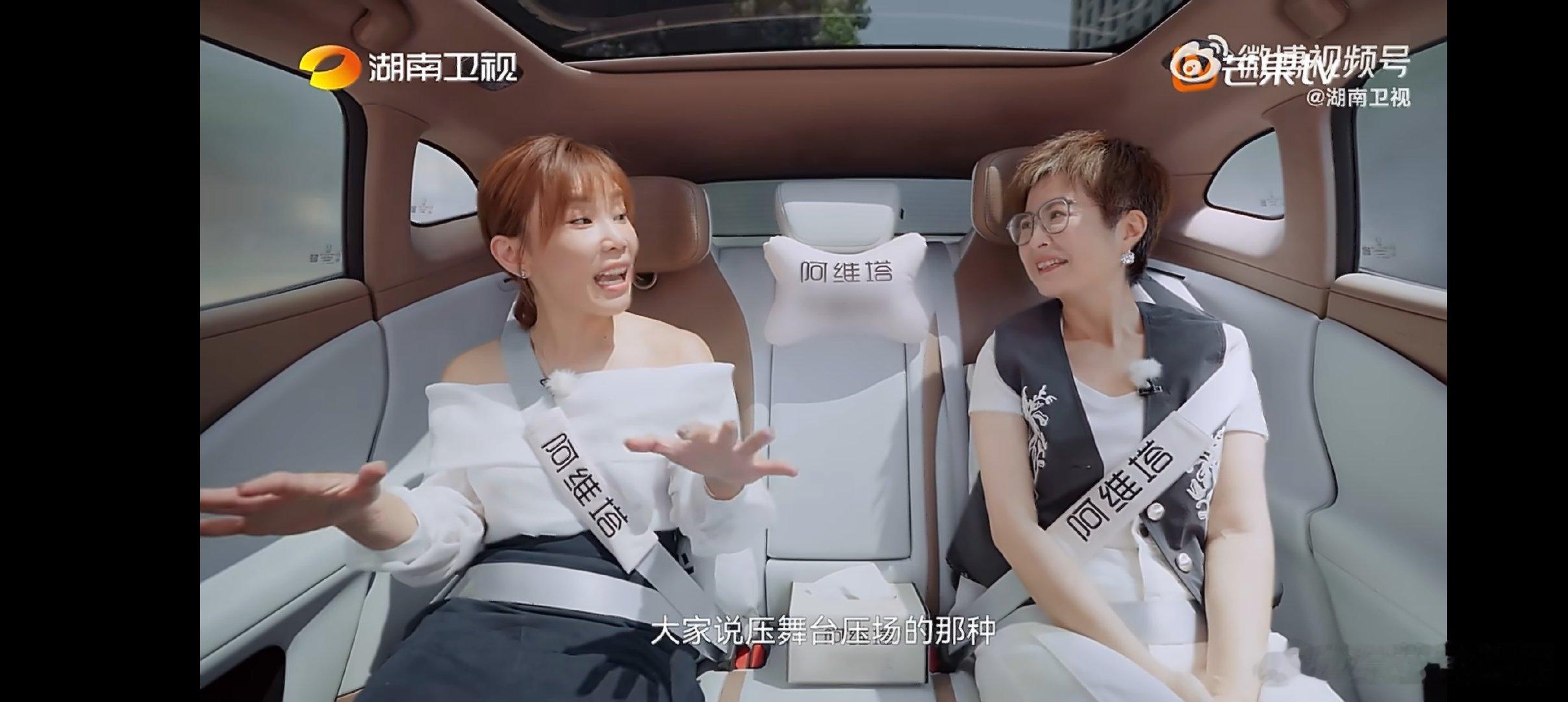 李佳薇说期待和GAI合作，还说想一较高下，这俩人的实力摆在那儿，要是同台，光气场