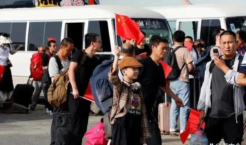 美以自2月28日联合对伊朗空袭，伊朗实施反击，美以伊爆发大规模冲突。
   美以