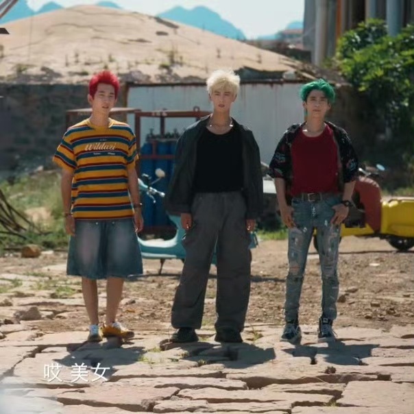 娱乐[超话]耀眼红绿灯李昀锐边天扬王翰闻红绿灯耀眼红绿灯，扎扎亭风景线是吧哈哈哈