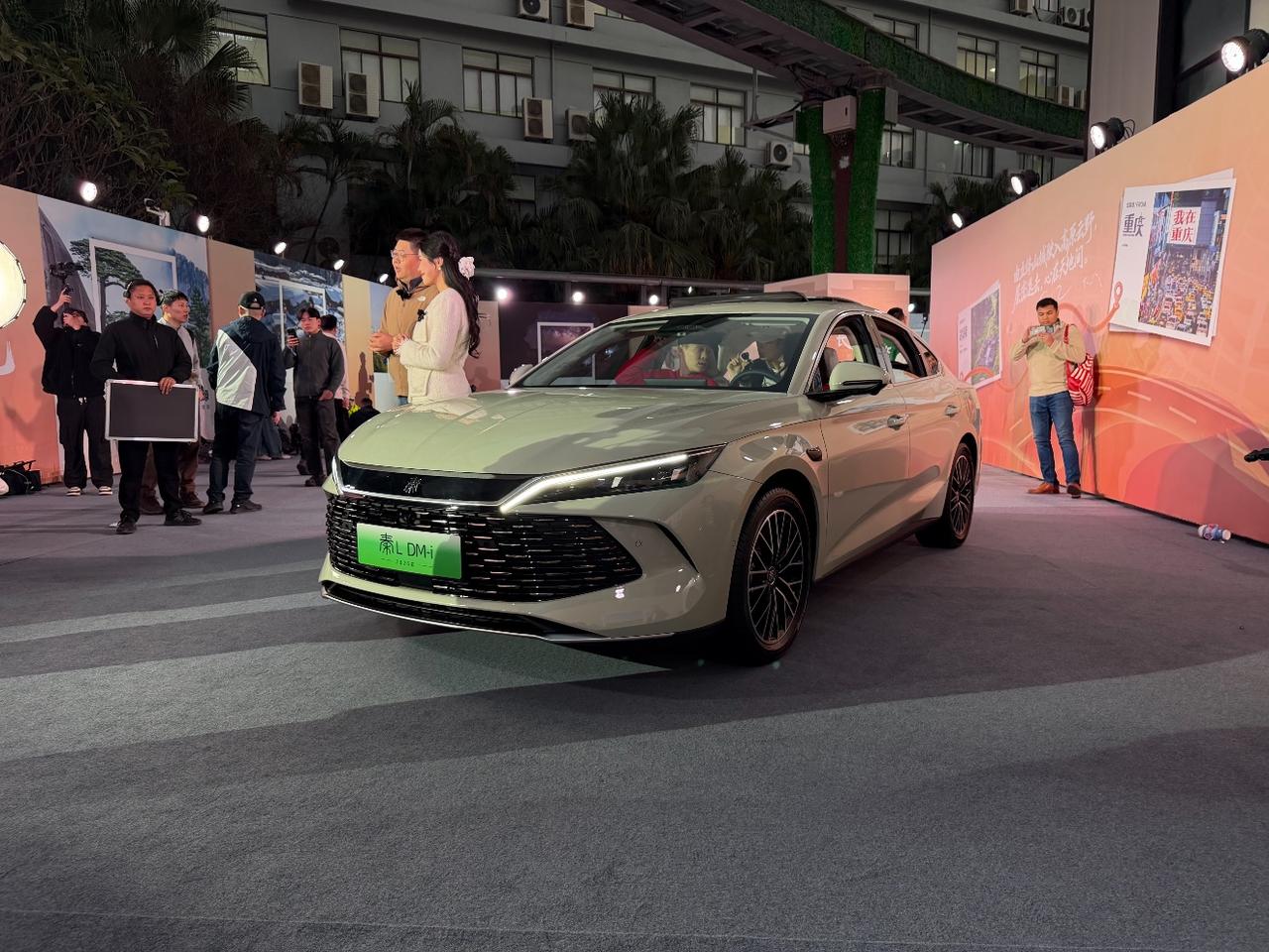 比亚迪这也太狠了[灵光一闪]2026款秦L DMi来了，200KM纯电续航才11