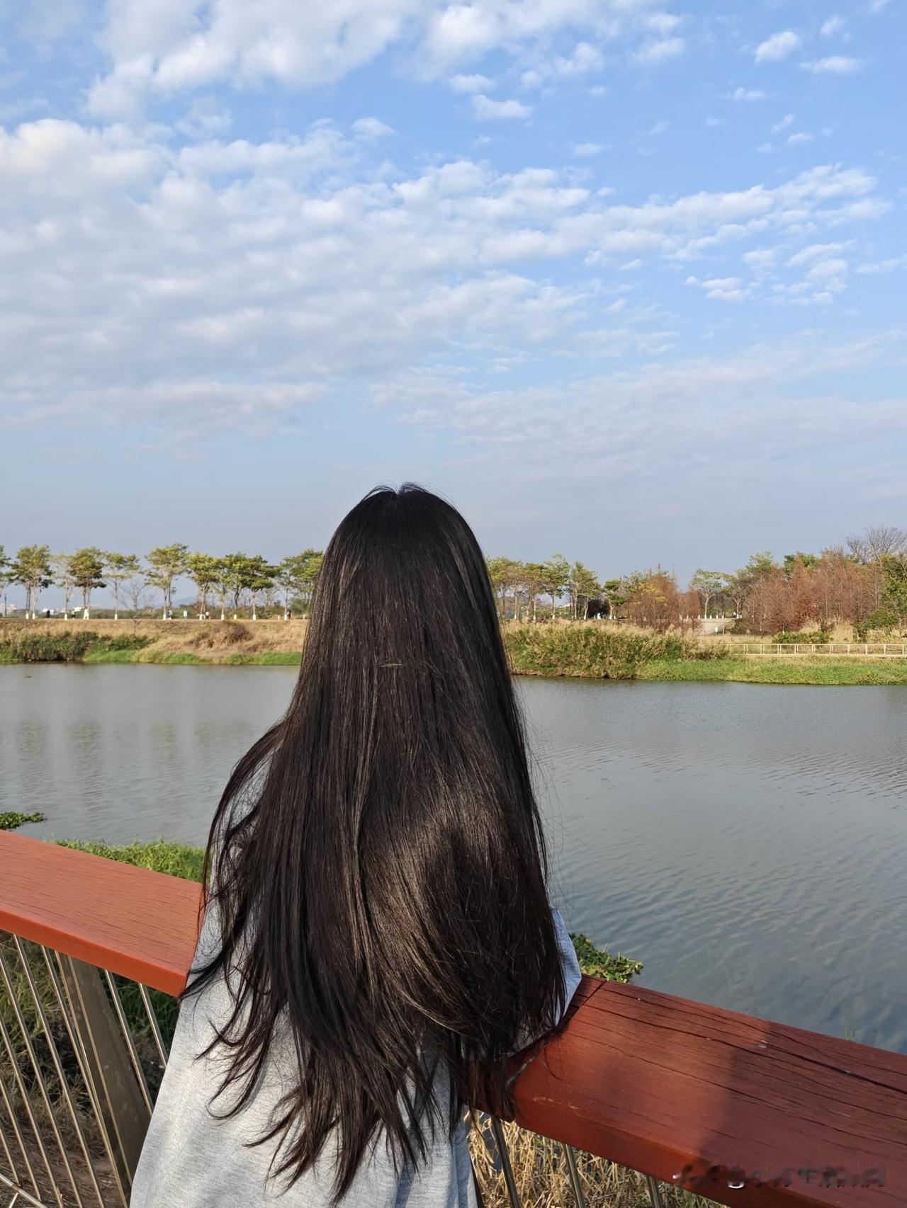 路不通就转弯，心不悦就看淡。
先出发，路上缺啥补啥[灵光一闪]