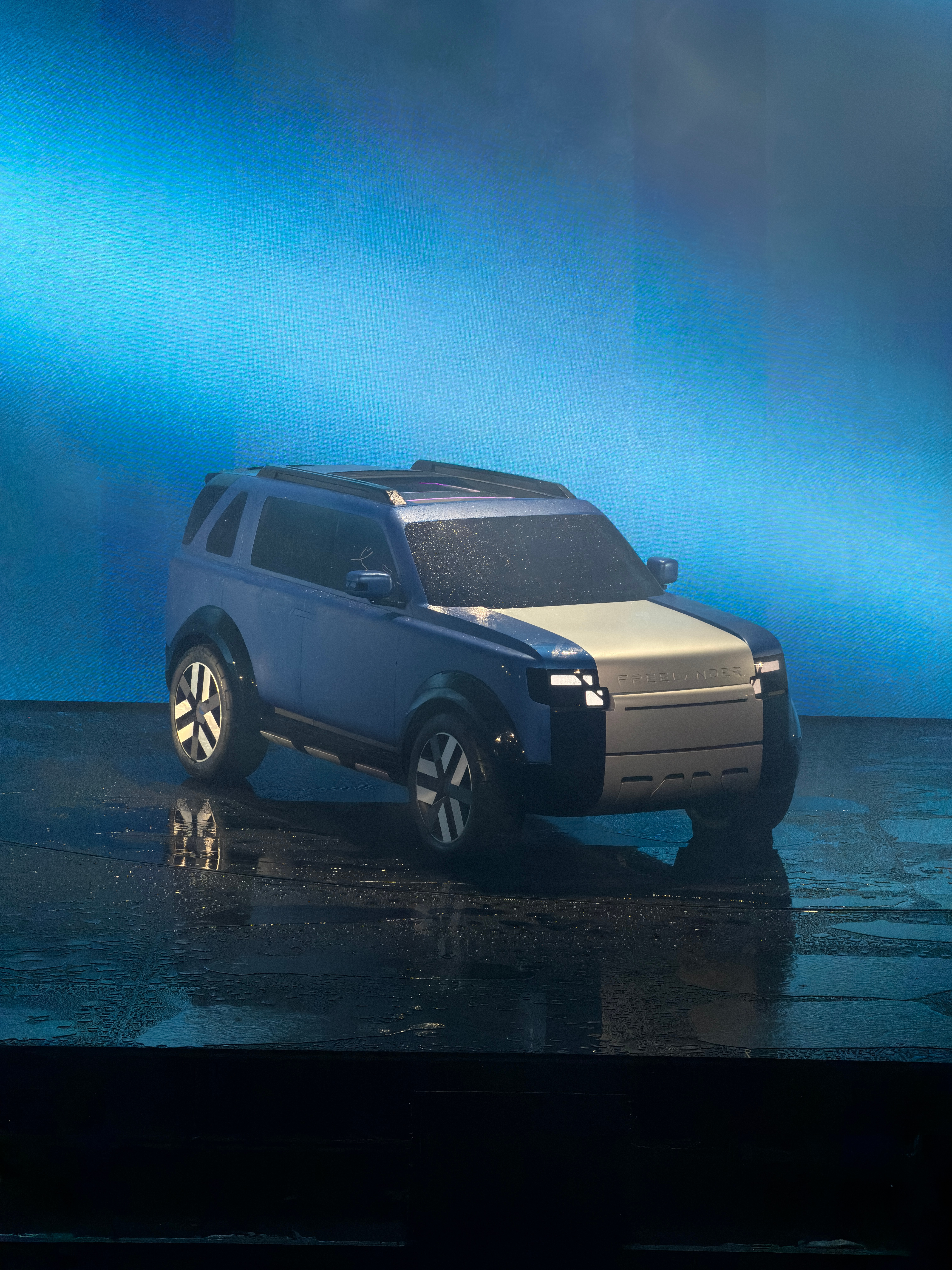 FREELANDER神行者实车真容 FREELANDER实车亮相，虽然还有一些黑