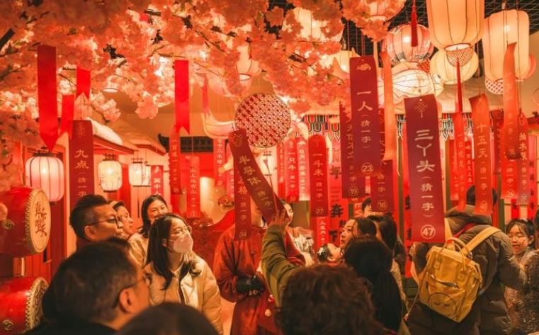 春节还剩14天,社会上却出现这5个“反常现象”，今年过年大变样？
-
翻下日历就