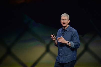 最近，苹果掌门人库克在全体员工大会上谈及接班人计划，“我花了大量时间思考五年后、