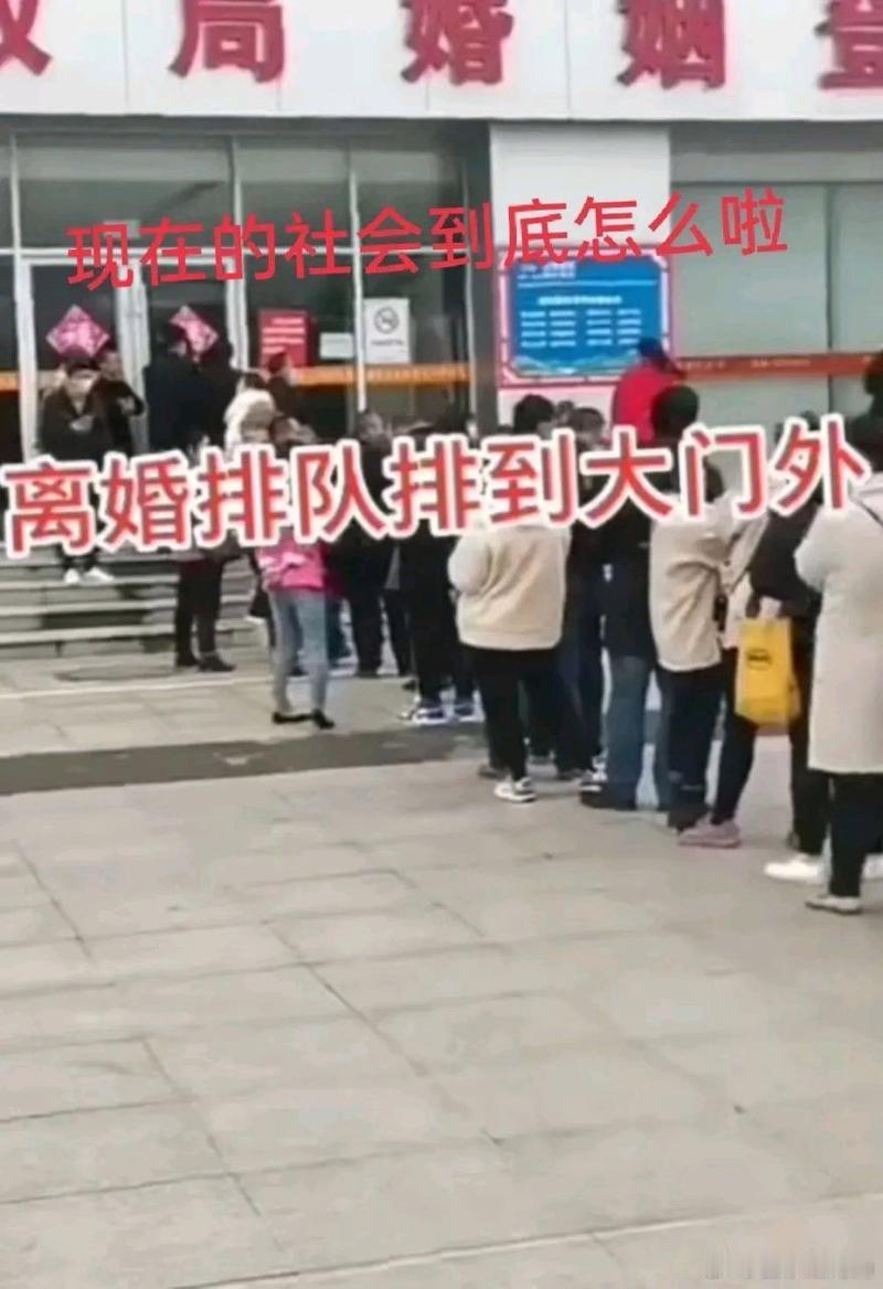 留几手回应民政局排队 留几手回应民政局排队，看到热搜挂着自己名字，我还以为《披荆