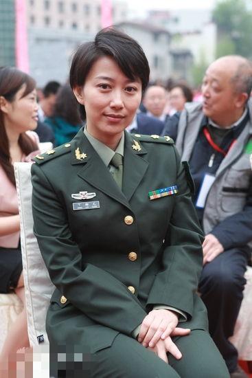 大家熟悉她吗，军人出身的她内敛沉稳，饰演《江姐》将江竹筠这个人物演绎的入木三分，