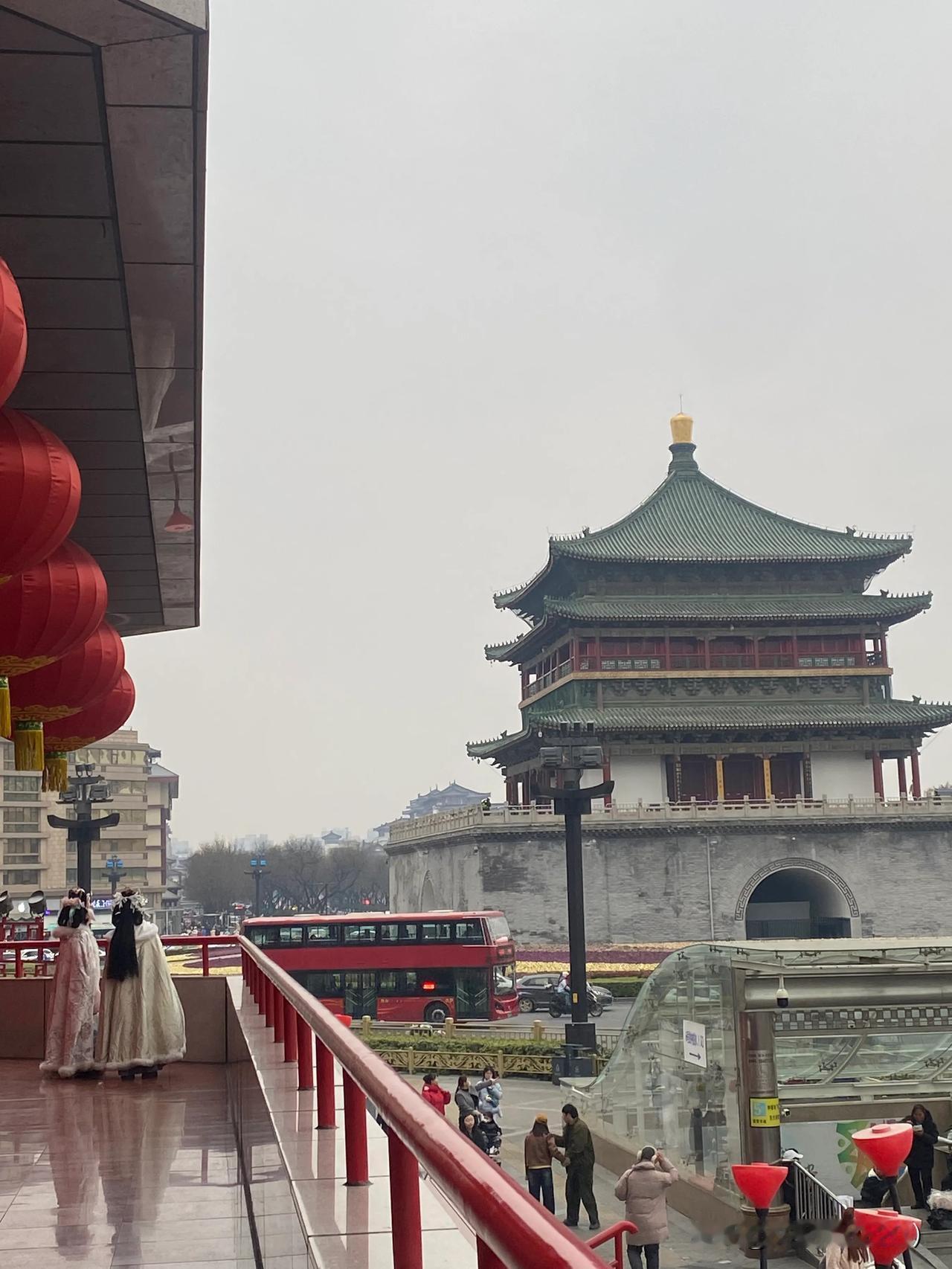 昨天因朋友之约出来谈点事，事很简单也很重要，关系到大家在线下的实体怎么转型的问题