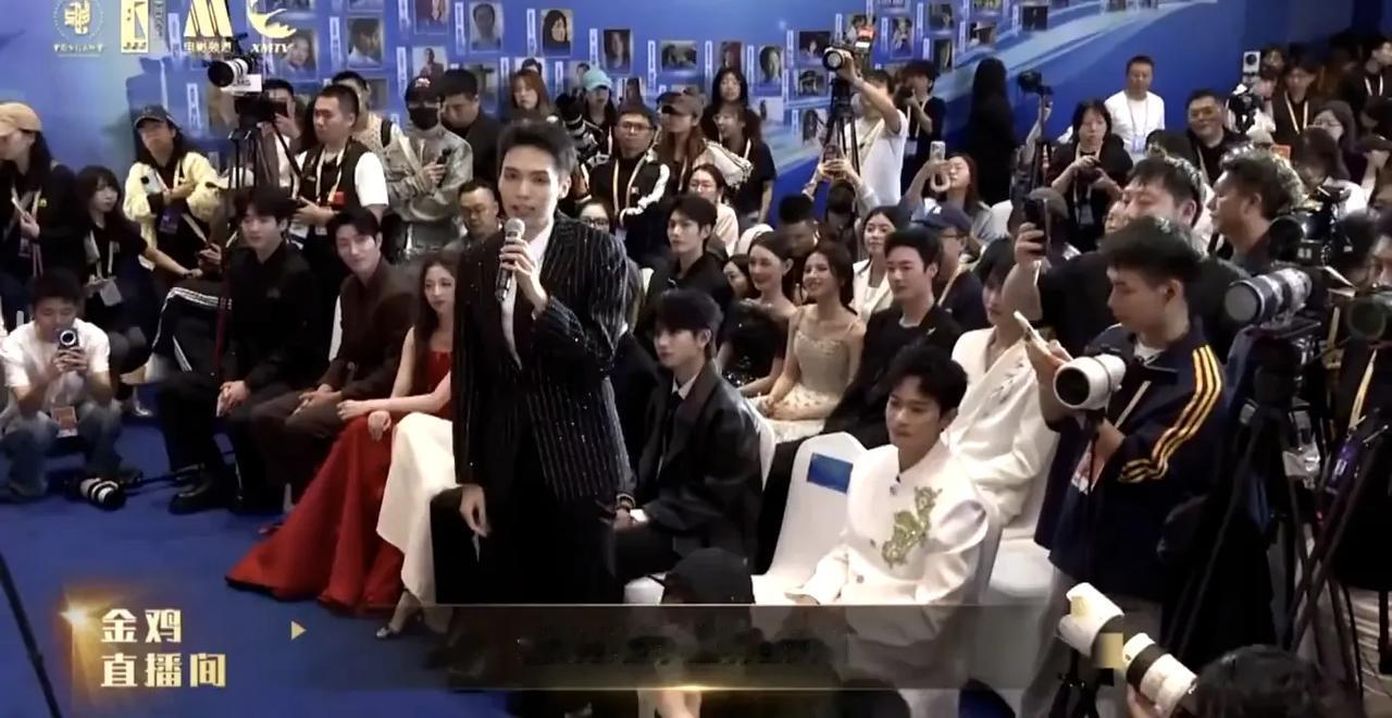 一间宿舍，四段征途：最好的影响是各自发光
 
金鸡奖的聚光灯下，刚斩获最年轻影帝