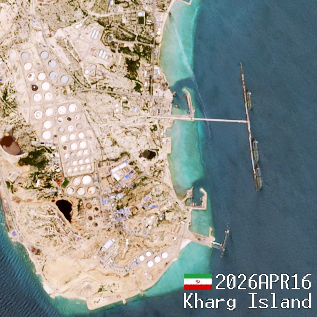 🛢️尽管美国持续实施封锁措施，但仍有三艘超级油轮在哈格岛码头装载石油玻利瓦尔英