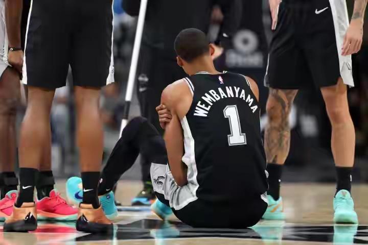 常规赛进入尾声，近期受伤的球星越来越多！

NBA常规赛已经进入最后一周比赛时间