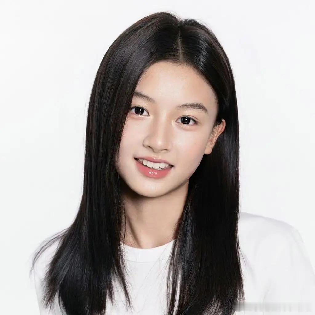 这个素人七七进圈有可能火吗，来看下公式照 