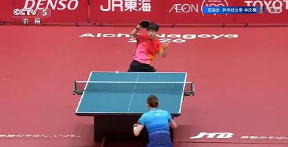 莎莎2-1领先早田希娜那一刻，谁留意到看台上那几位教练的表情了？
 
一向沉稳的