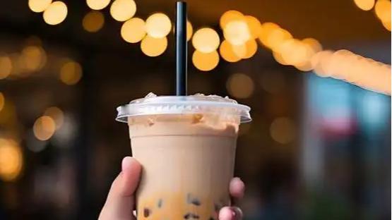 营养专家的提醒，消费者在选择奶茶时应注意以下四类成分及其潜在健康影响。

植物油