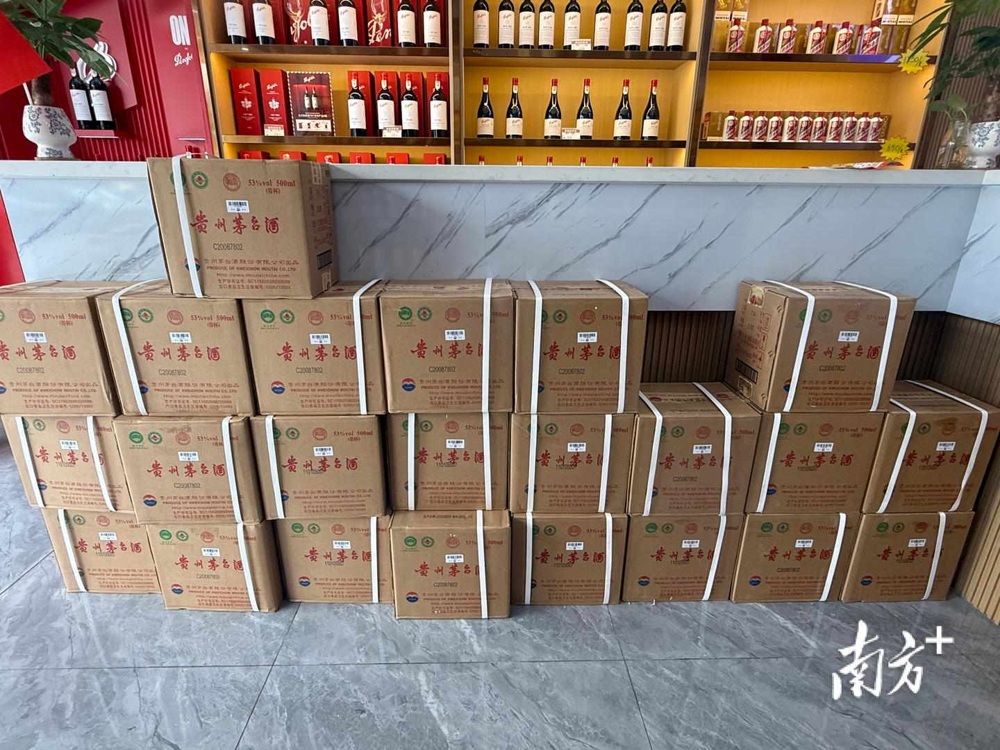 【#平台回应10箱茅台被运走司机失联#】#被货拉拉司机运走10箱茅台已追回#近日