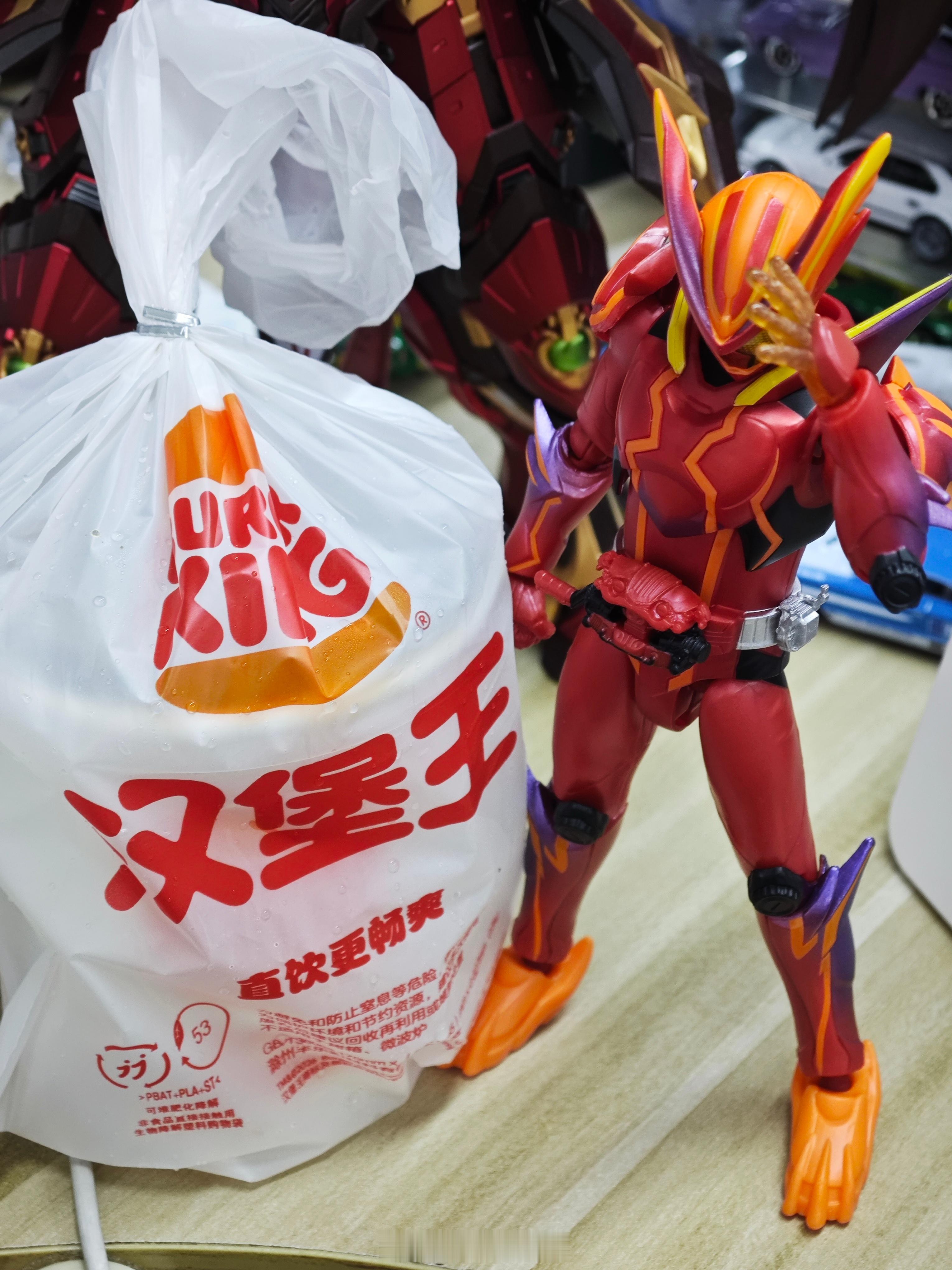 吃汉堡王能不能送国代发声超可动惊焰软糖加布呢？假面骑士