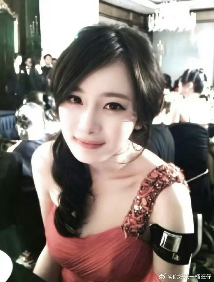 杨幂 有梗跟了姐一辈子 杨幂不愧是造梗天花板！从“你没事吧”到“邪恶美羊羊”，每