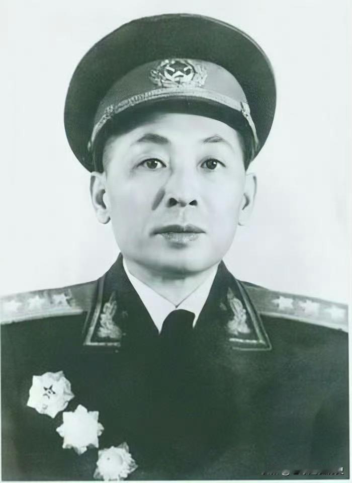 1999年4月18日，开国上将叶飞在北京逝世，享年85岁。
他生于菲律宾，是开国