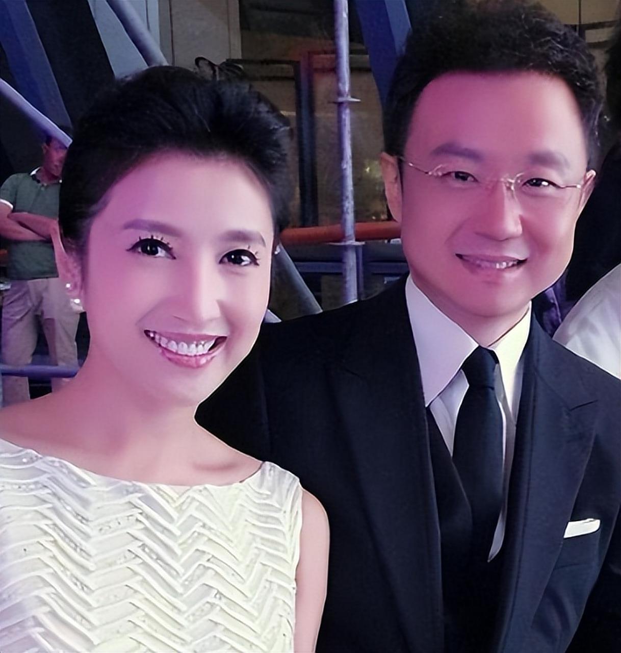 原来九三解说员是他！41岁娶二婚同行却坚持丁克，老来得子乐开了怀

刚强徐春妮的