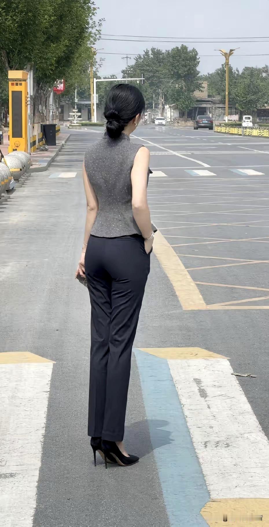 男子说，这是他第一次看到，这么好身材的女人，我看他根本就是一个井底之蛙，没见过世