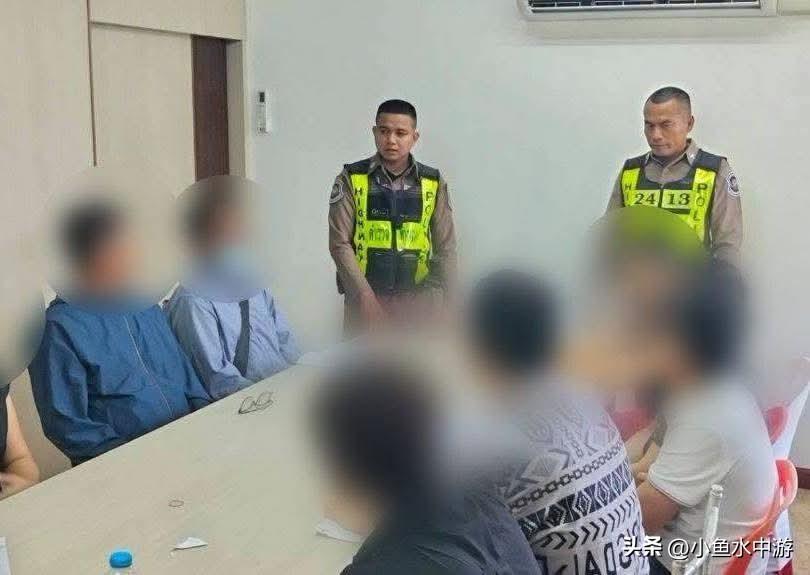 泰国春蓬府拦截跨境偷渡厢车，2名司机运送5名中国籍人员拟转往马来西亚，共7人落网