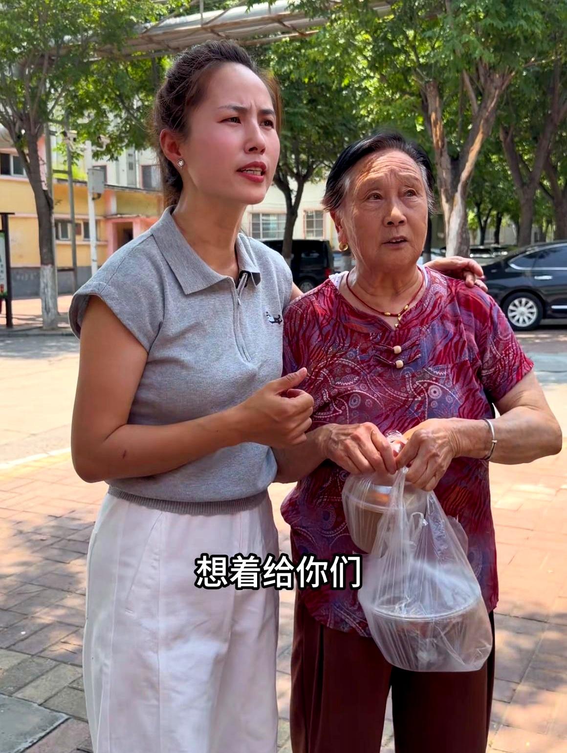 看家族账号刷到深夜时，还以为“流量密码”是名校履历或苦情叙事。
结果被打脸，最能