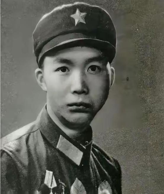 1979年，一名参战战士接到了掩护全营撤退的死命令。战斗结束，任务完成，但营部清